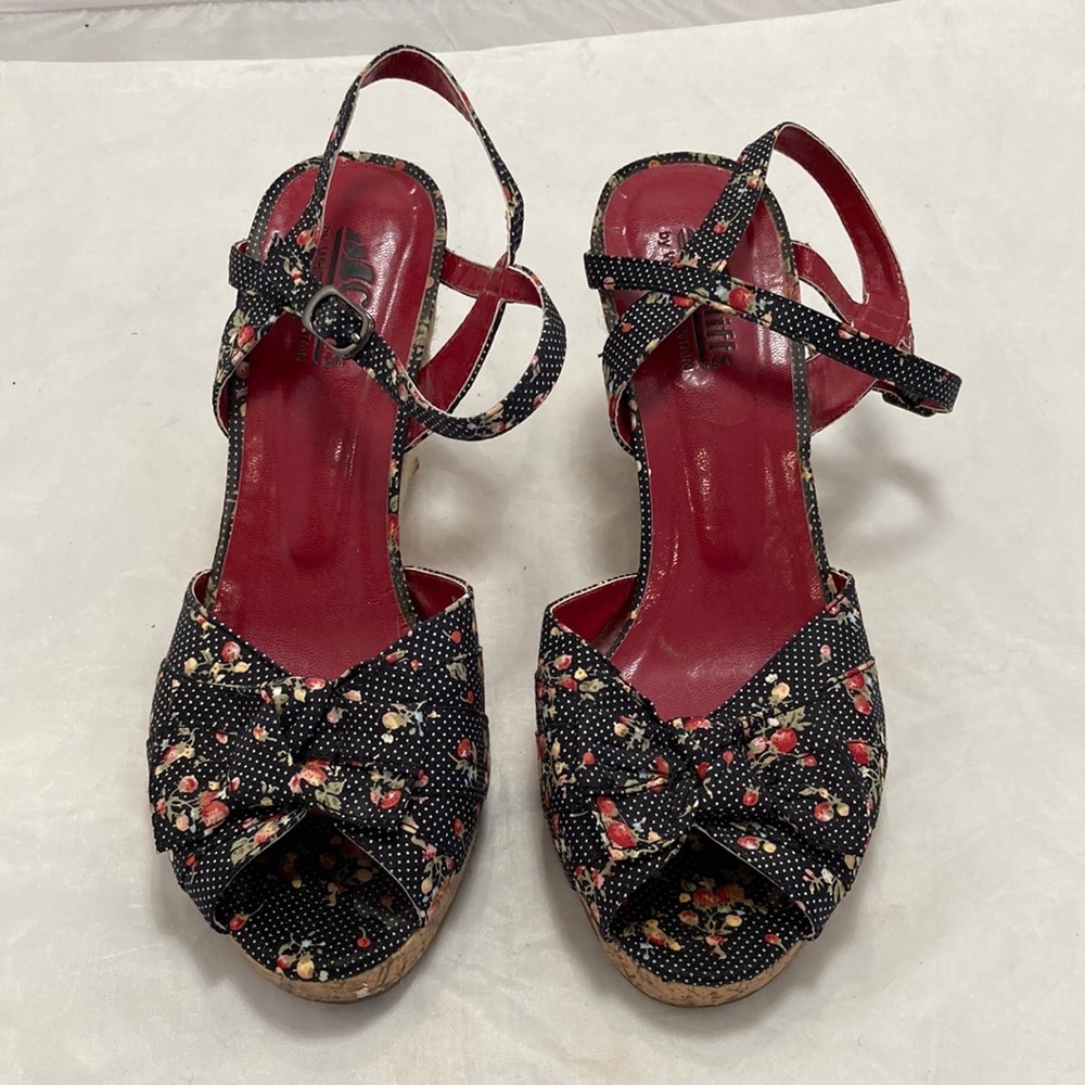CLIFFS Sandals by White Mountain - Picture 1 of 13